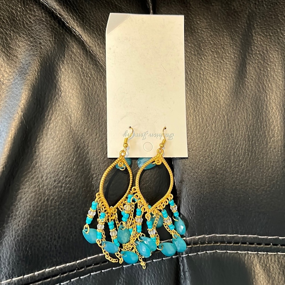 Dangling Turquise/Golf Earrings NWT